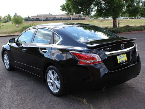 Used 2015 Nissan Altima 2.5 SV w/ Convenience Package FWD image 3