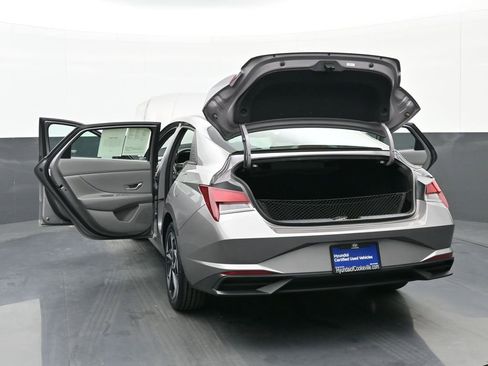 Certified 2023 Hyundai Elantra SEL w/ Convenience Package image 47