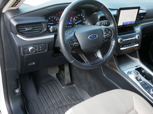 Used 2020 Ford Explorer XLT AWD/4WD image 10