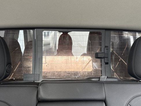 Used 2022 Chevrolet Colorado LT w/ Luxury Package image 28