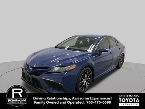 Used 2023 Toyota Camry SE AWD/4WD image 2