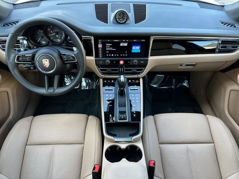 Certified 2025 Porsche Macan AWD/4WD image 6