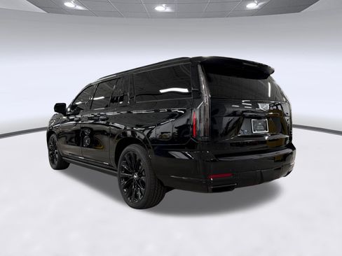 Used 2025 Cadillac Escalade ESV Sport Platinum w/ LPO, ONYX Package AWD/4WD image 3