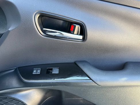 Used 2019 Toyota Prius LE w/ Preferred Accessory Package AWD/4WD image 18