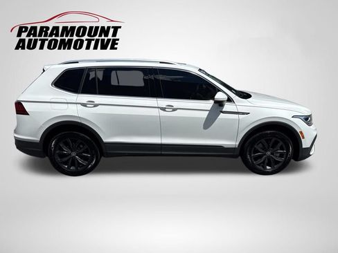 Certified 2022 Volkswagen Tiguan SE w/ Panoramic Sunroof Package FWD image 8