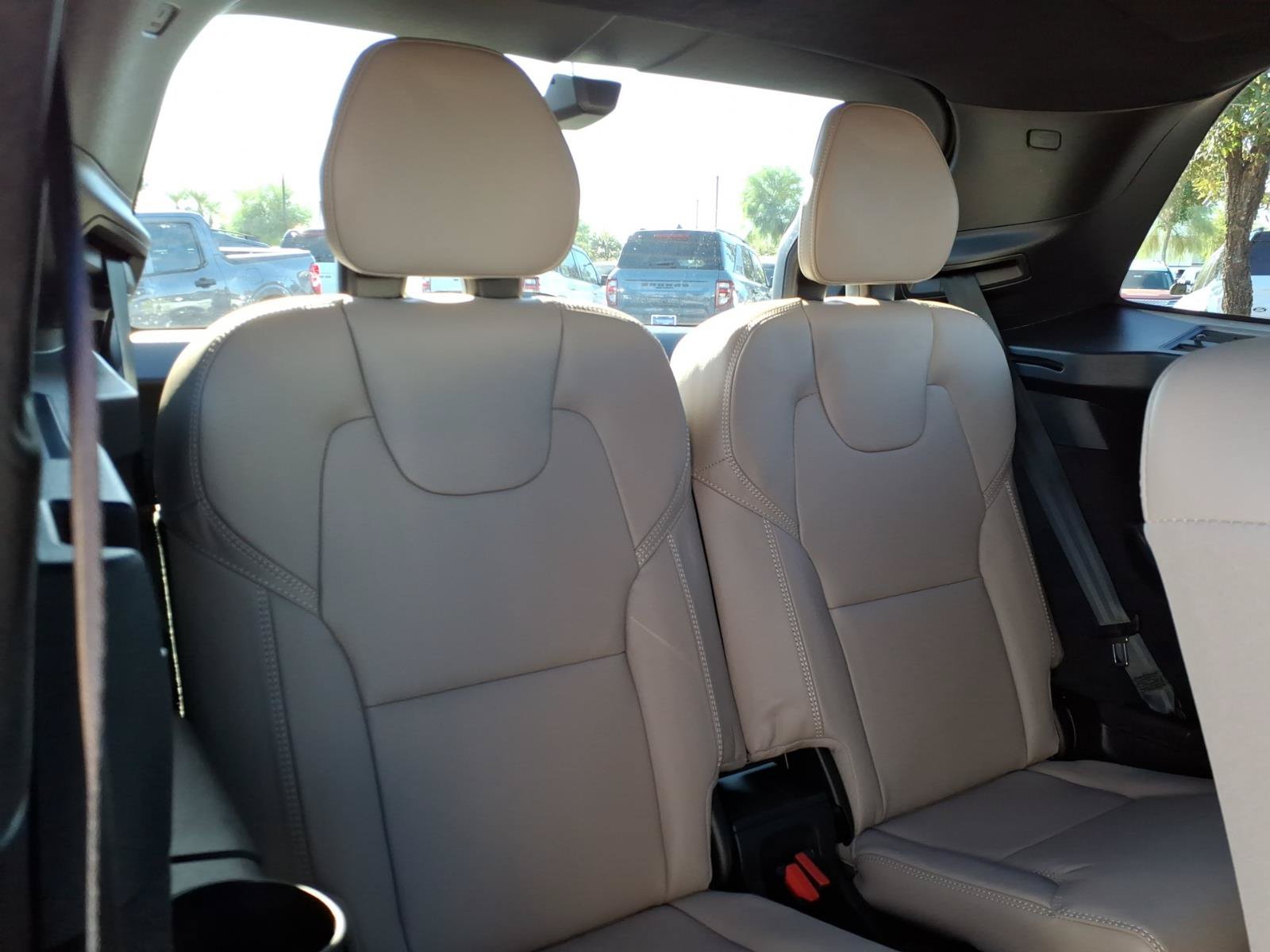 Used 2026 Volvo XC90 B6 Ultra w/ Lounge Package AWD/4WD image 16