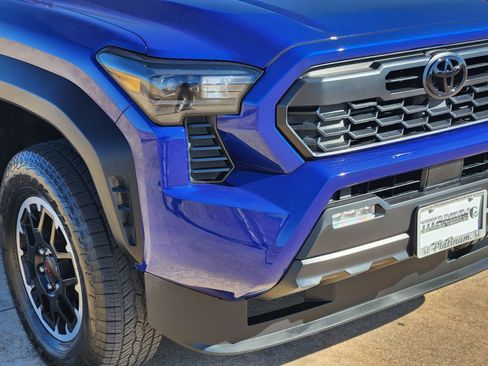 Used 2025 Toyota Tacoma TRD Off-Road image 11