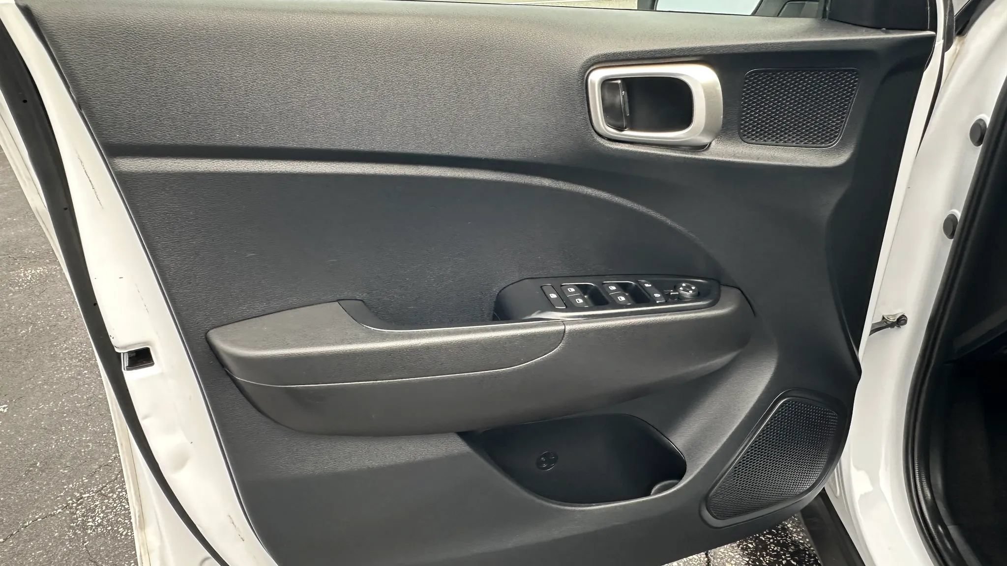 Used 2021 Hyundai Venue SE FWD image 12
