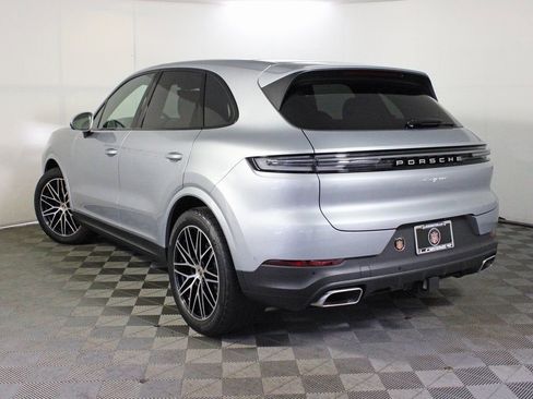 Certified 2025 Porsche Cayenne image 3