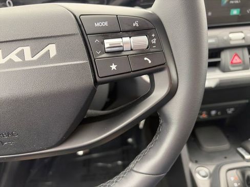 Used 2025 Kia K4 EX FWD image 28