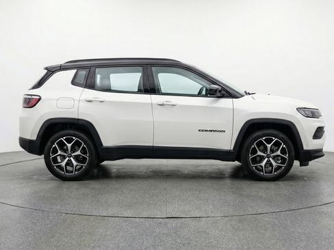 Used 2025 Jeep Compass Limited image 11