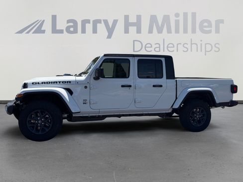New 2026 Jeep Gladiator Sport AWD/4WD image 2