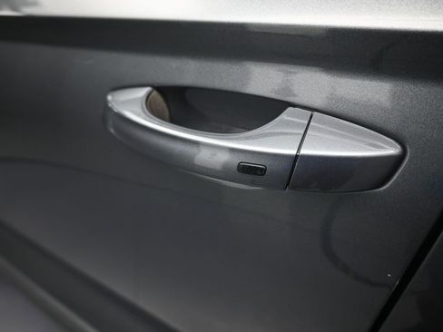 Used 2022 Volkswagen Taos SEL w/ Panoramic Sunroof Package image 34