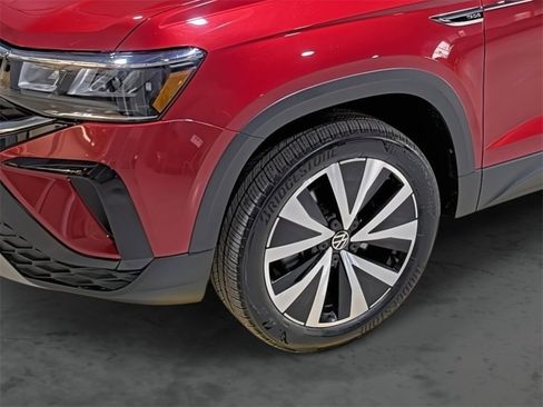 Used 2022 Volkswagen Taos SE image 7