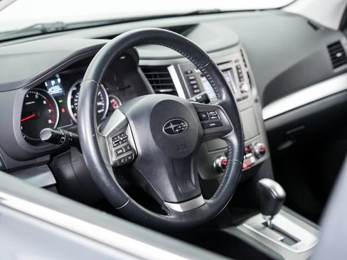 Used 2014 Subaru Outback 2.5i Premium AWD/4WD image 9
