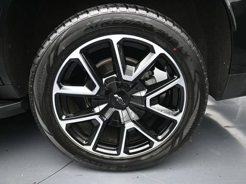 Used 2022 Chevrolet Tahoe RST w/ Luxury Package AWD/4WD image 13