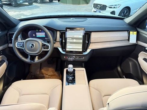 New 2026 Volvo XC90 B6 Plus w/ Protection Package Premier image 17