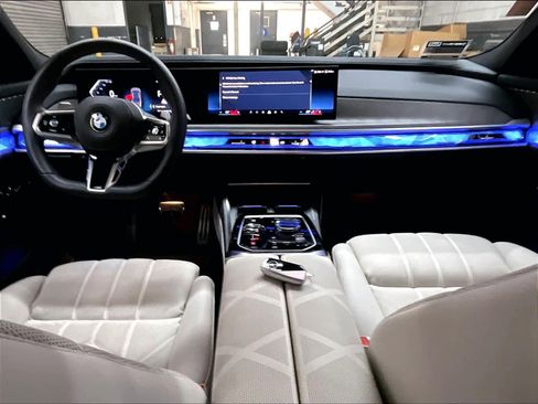 Certified 2025 BMW 760i xDrive AWD/4WD image 16