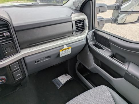 New 2026 Ford F250 XLT w/ XLT Premium Package AWD/4WD image 16
