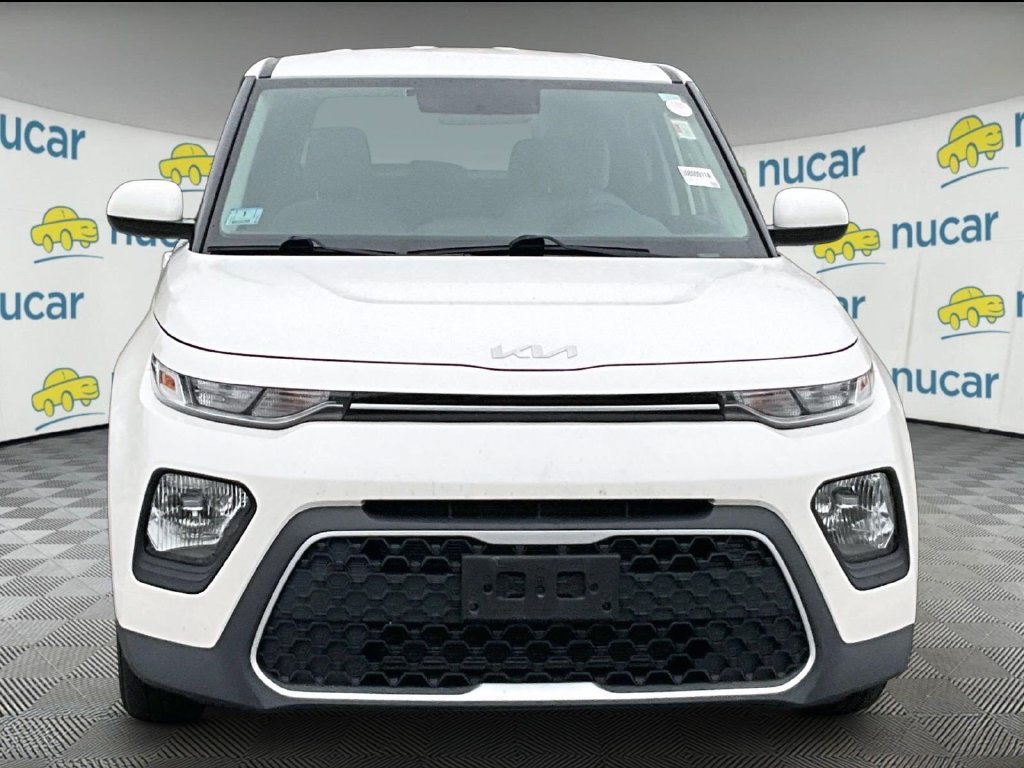 Used 2022 Kia Soul LX FWD image 2