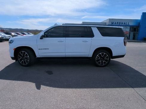 Used 2023 Chevrolet Suburban RST AWD/4WD image 30