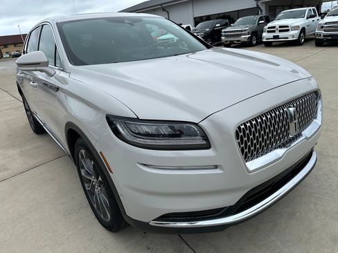 Used 2023 Lincoln Nautilus Reserve AWD/4WD image 3