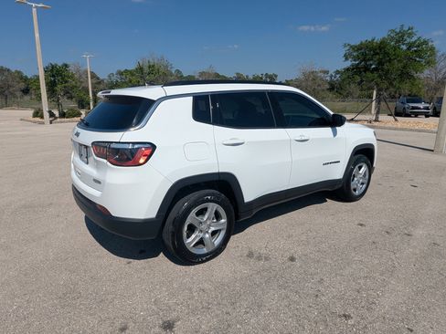 Used 2023 Jeep Compass Latitude AWD/4WD image 5