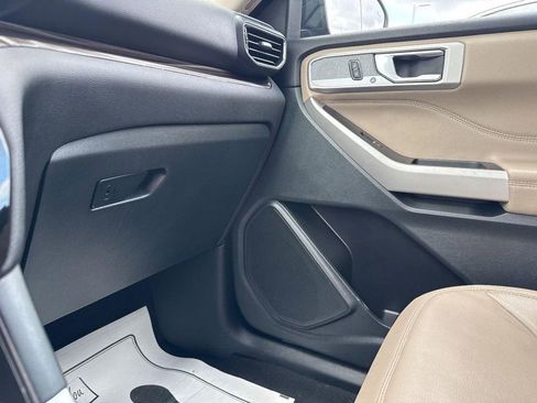 Used 2023 Ford Explorer Limited image 19