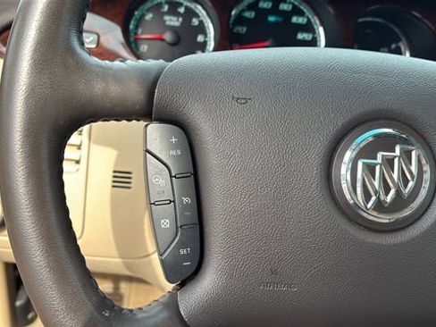 Used 2011 Buick Lucerne CXL image 22