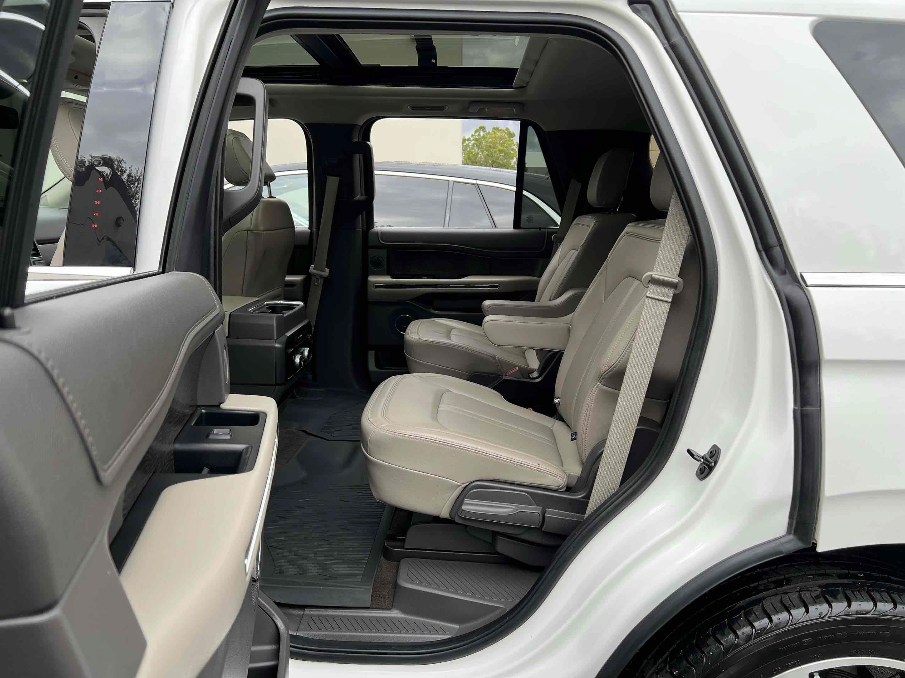 Used 2021 Ford Expedition Limited AWD/4WD image 7