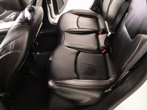 Used 2023 Jeep Compass Latitude image 12