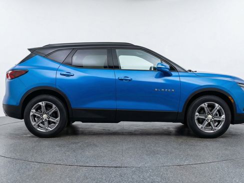 Used 2025 Chevrolet Blazer LT FWD image 11