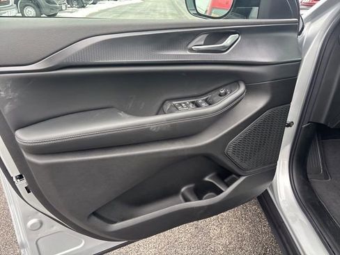 New 2025 Jeep Grand Cherokee L Altitude image 18