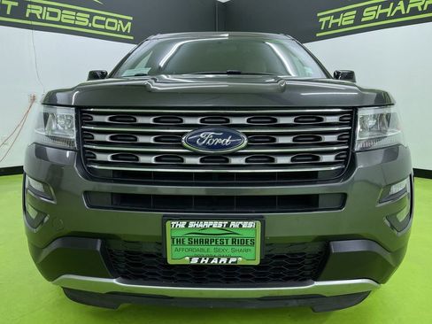 Used 2016 Ford Explorer XLT image 3