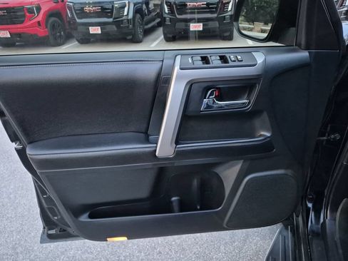 Used 2015 Toyota 4Runner SR5 Premium RWD image 18
