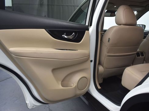 Used 2020 Nissan Rogue SL w/ Premium Package image 15