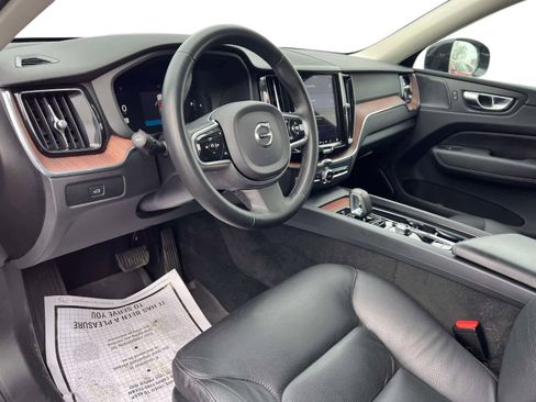 Used 2023 Volvo XC60 B5 Plus image 13
