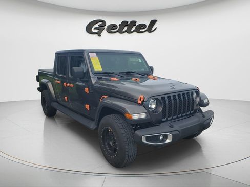 Used 2023 Jeep Gladiator Sport AWD/4WD image 3