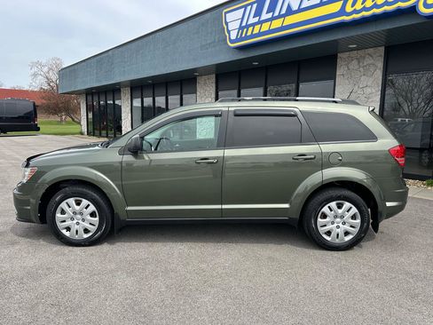 Used 2017 Dodge Journey SE w/ Flexible Seating Group image 4