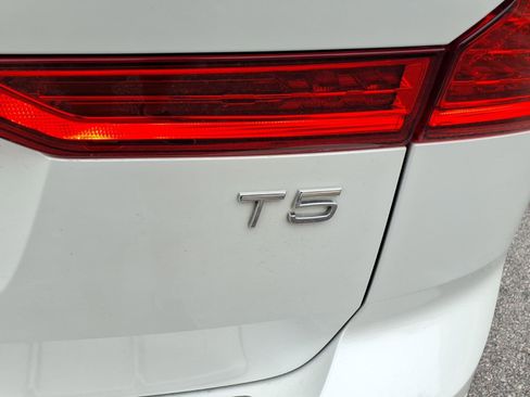 Used 2019 Volvo XC60 T5 Momentum w/ Premium Package FWD image 10