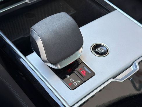 Certified 2025 Land Rover Range Rover Autobiography AWD/4WD image 17