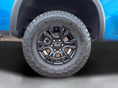 Used 2023 Chevrolet Silverado 1500 ZR2 w/ Technology Package image 9