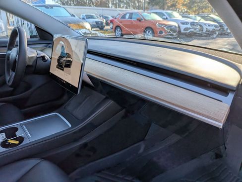 Used 2022 Tesla Model 3 Standard Range image 38