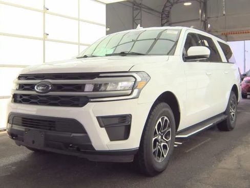 Used 2023 Ford Expedition Max XLT image 2