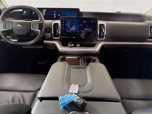 Used 2025 Ford Expedition Max Platinum image 25