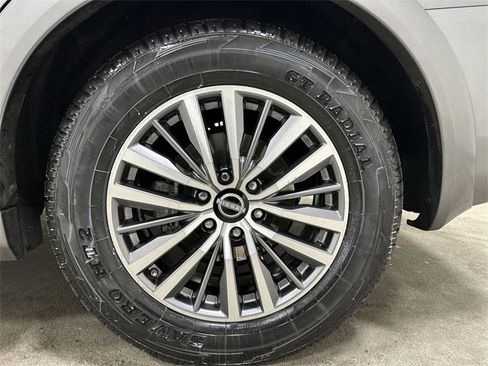 Used 2022 Nissan Armada SL w/ Captain's Chairs Package image 14