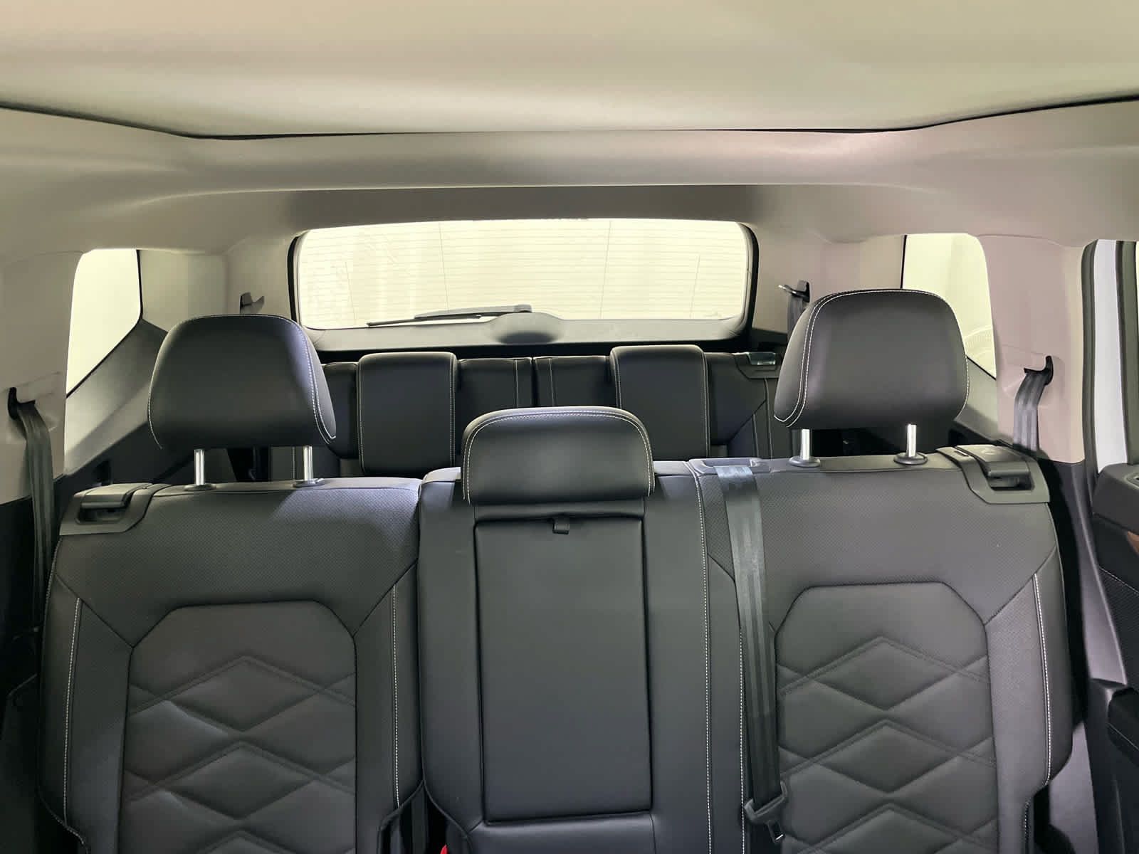 Used 2024 Volkswagen Atlas SE AWD/4WD image 16