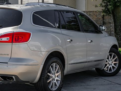 Used 2017 Buick Enclave Leather image 18