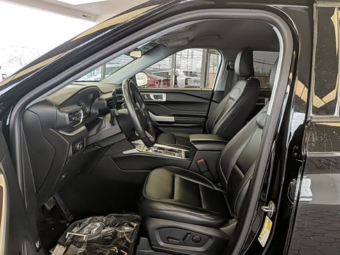 Used 2023 Ford Explorer XLT w/ Equipment Group 202A image 12