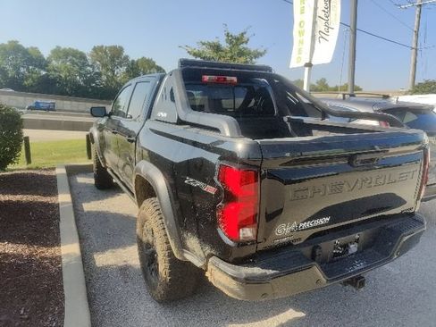 Used 2025 Chevrolet Colorado ZR2 w/ Midnight Edition AWD/4WD image 8